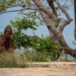 Un moine bouddhiste en pleine méditation.