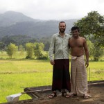 Thomas dans son sarong, et son ami Tilak (53 ans, tout de même!)