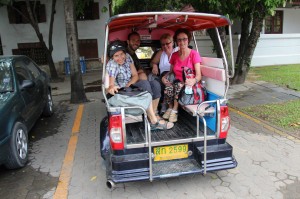 A bord du tuk-tuk qui nous guidera à travers les ruines de la cité