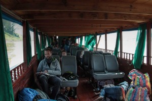 Le bateau est équipé de sièges autos qui ne sont pas fixés et peuvent donc être déplacés/retirés à tout moment: malins, ces Laotiens !